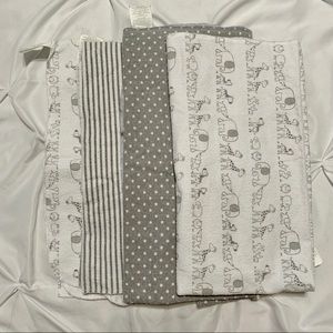 Set of 4 Baby Blankets Neutral Colors